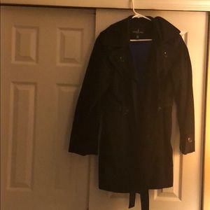 GENTLY USED BLACK LONDON FOG RAINCOAT..